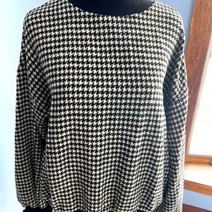 J.O.A houndstooth sweater size small. Black collar and bottom band